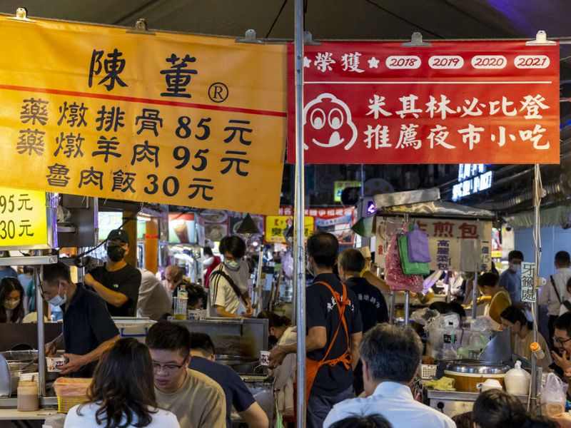 饶河夜市街景