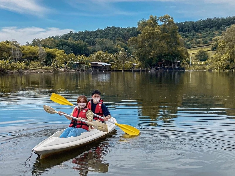 Kayak ride Uncle Wong Happy Farm