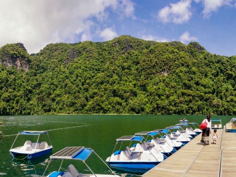 Pulau Dayang Bunting activity